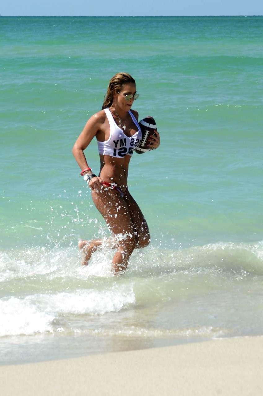 16P Jennifer Nicole Lee showing nipples in wet shirt and ass in thong