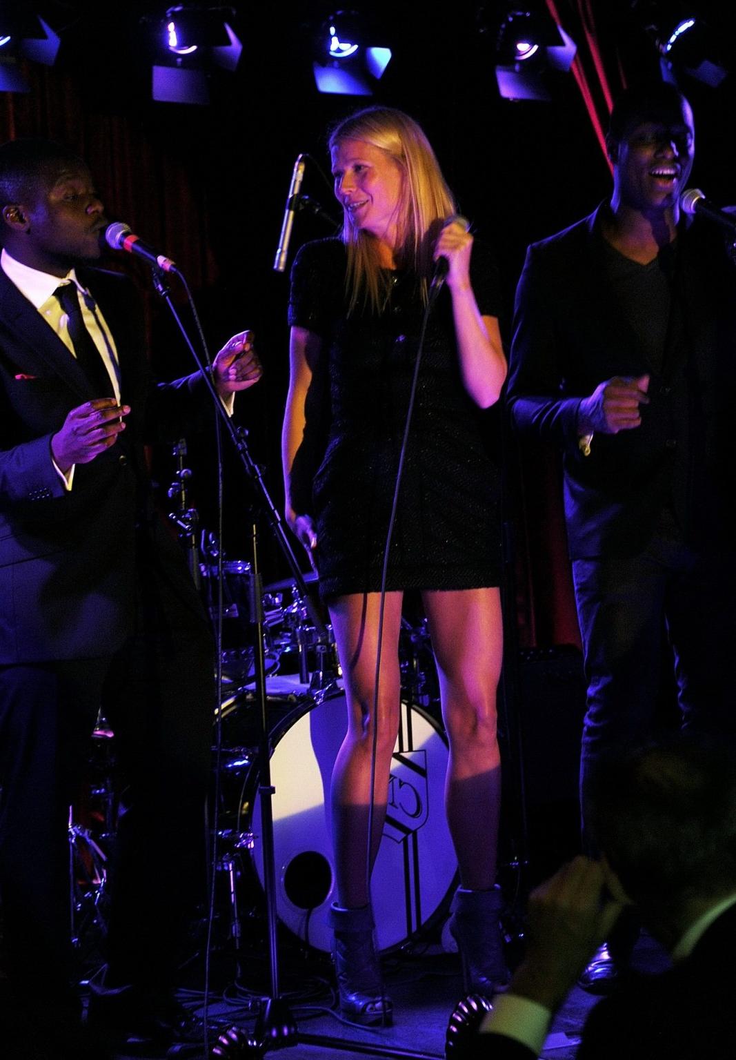 16P Gwyneth Paltrow leggy performing at The Arts Club in London
