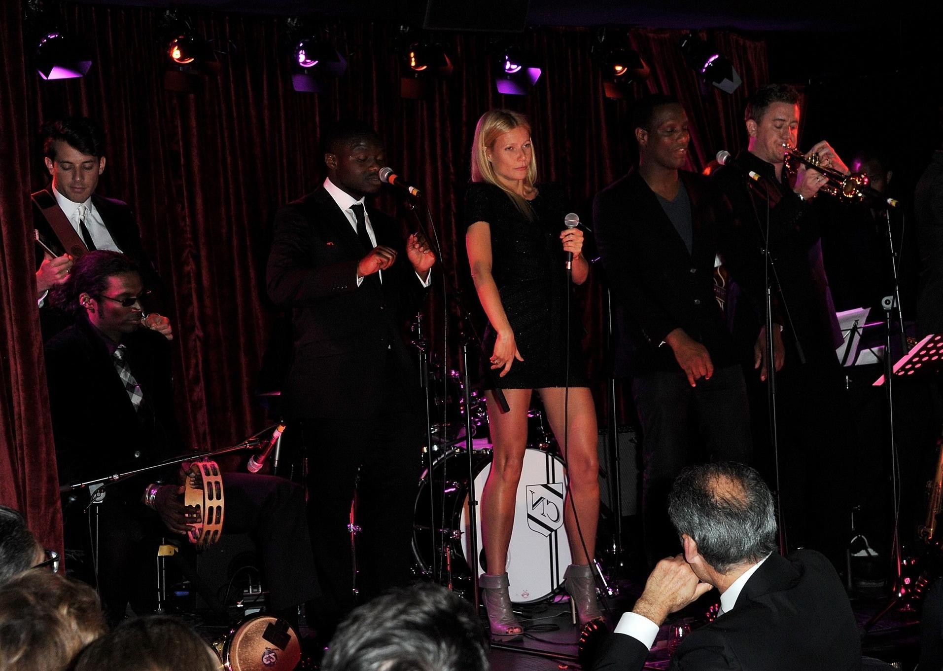 16P Gwyneth Paltrow leggy performing at The Arts Club in London
