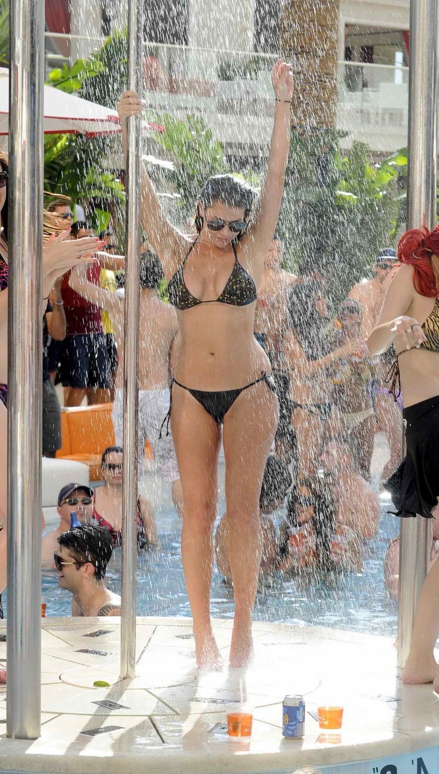 16P Imogen Thomas pole dancing at the Encore Beach Club's poole shower in Las Vegas