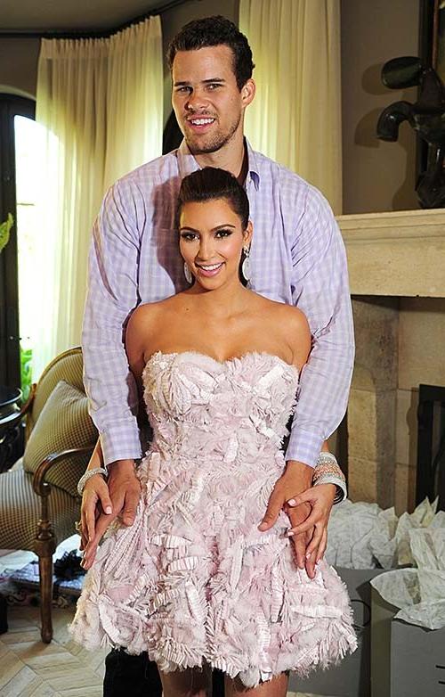 16P Kim Kardashian exposing sexy body and huge boobs on her wedding