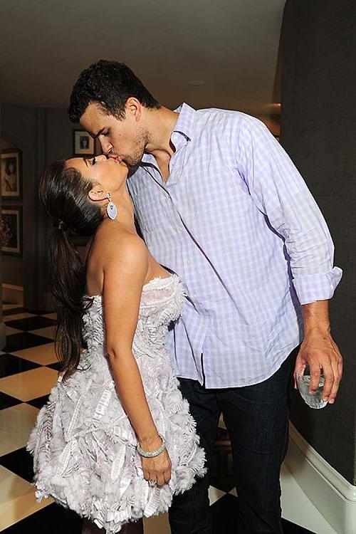 16P Kim Kardashian exposing sexy body and huge boobs on her wedding