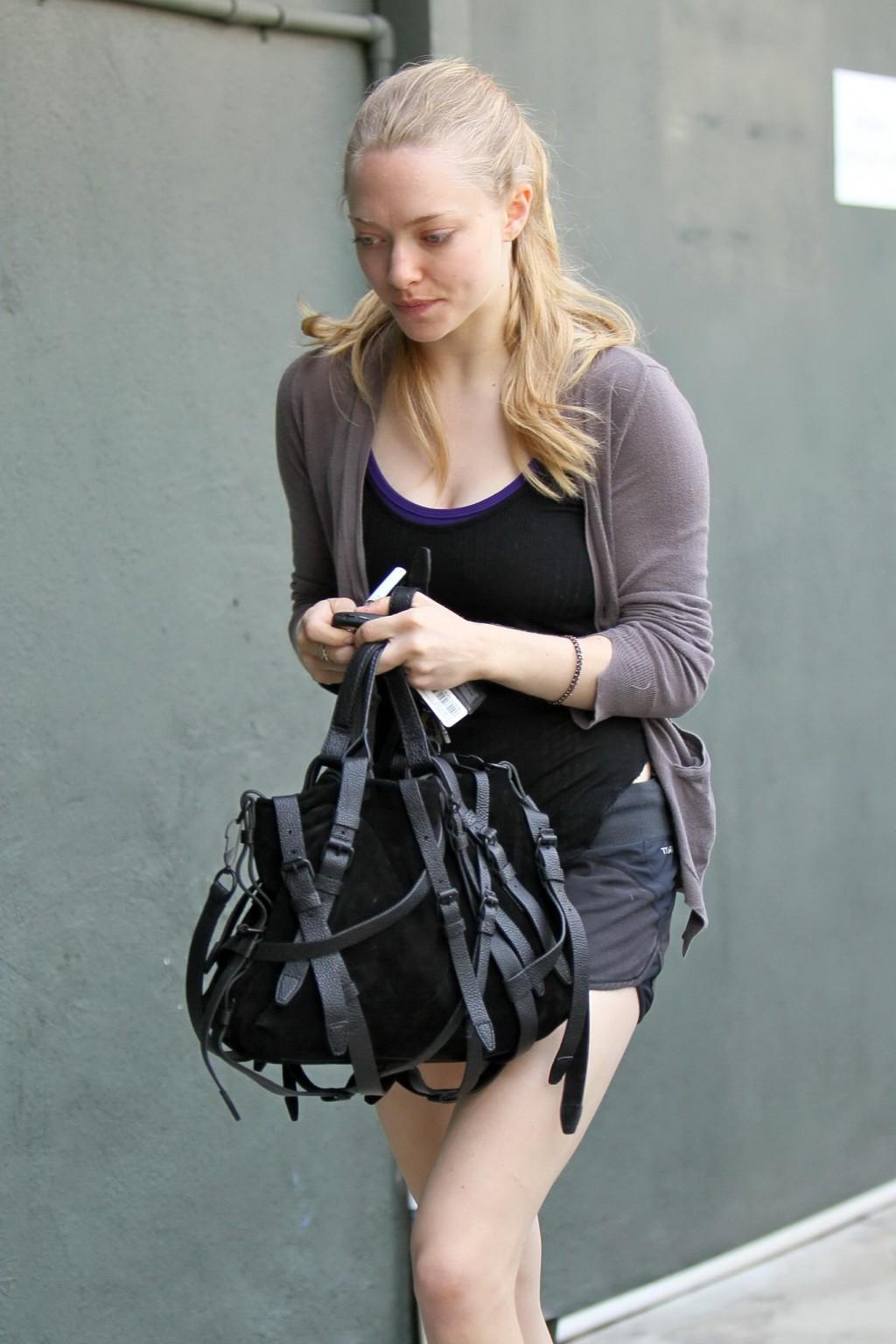 16P Amanda Seyfried shows her ass in shorts leaving the gym in Hollywood