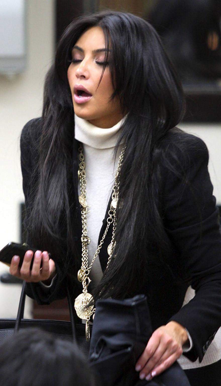 16P Kim Kardashian exposing sexy body and huge boobs while going to gym