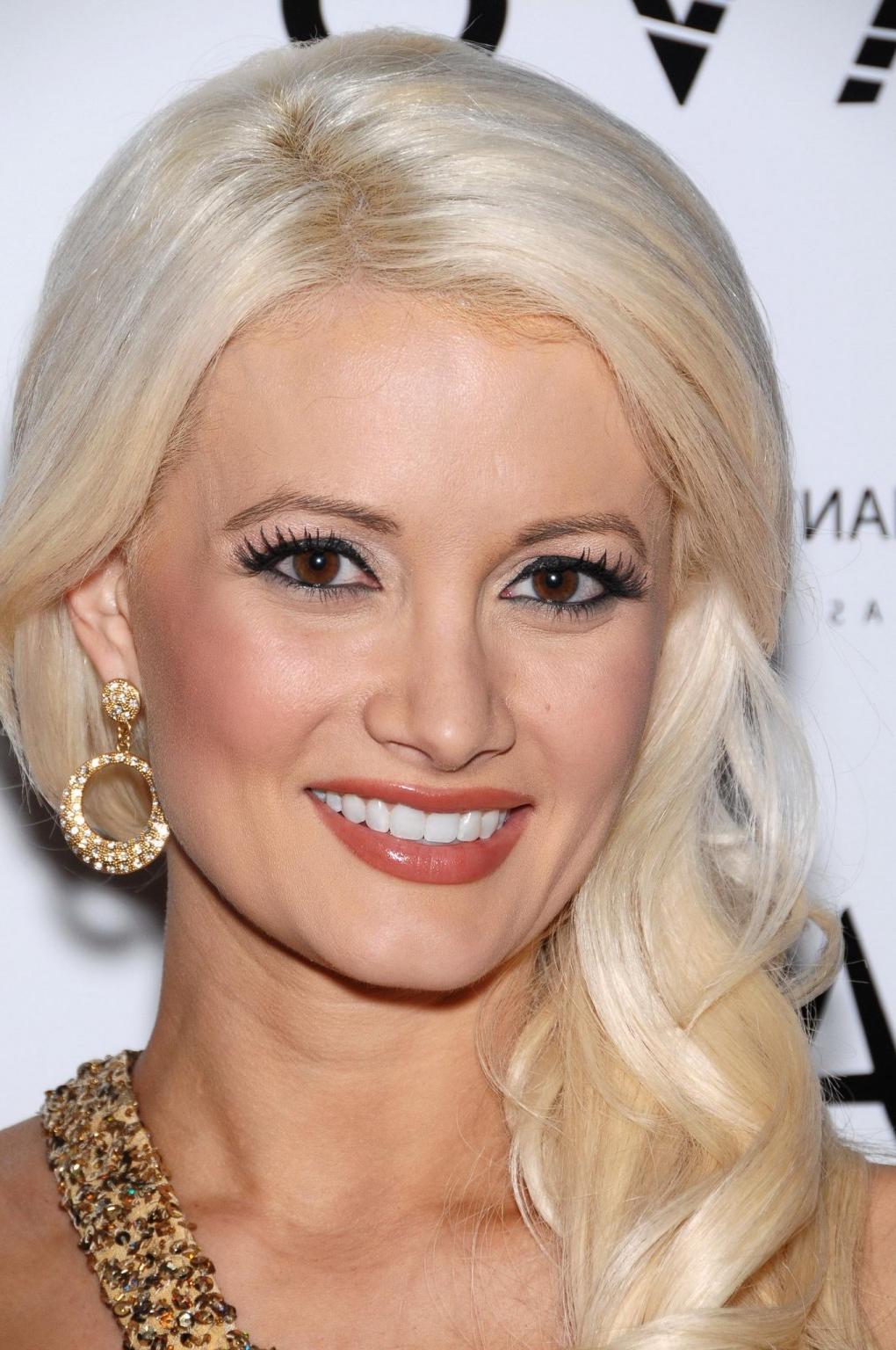 16P Holly Madison leggy wearing a nasty short dress at the Lavo Night Club in Las Ve