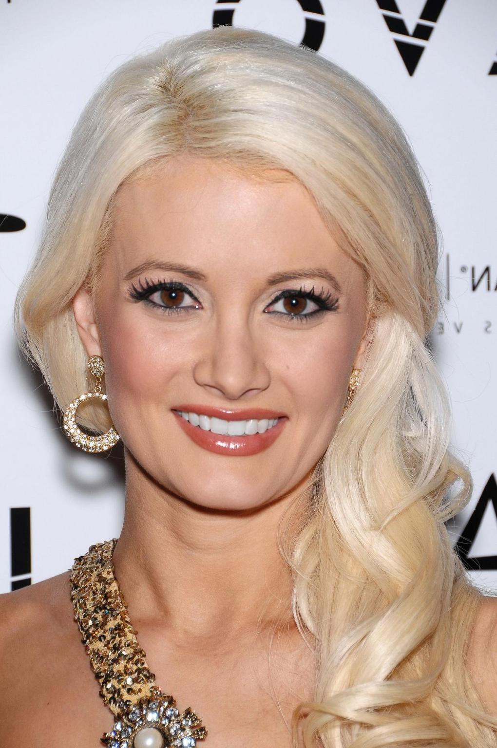 16P Holly Madison leggy wearing a nasty short dress at the Lavo Night Club in Las Ve