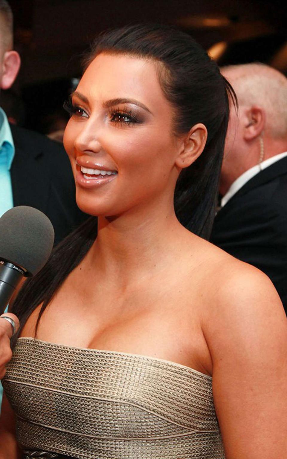 16P Kim Kardashian exposing fucking huge boobs and sexy body in bowling club
