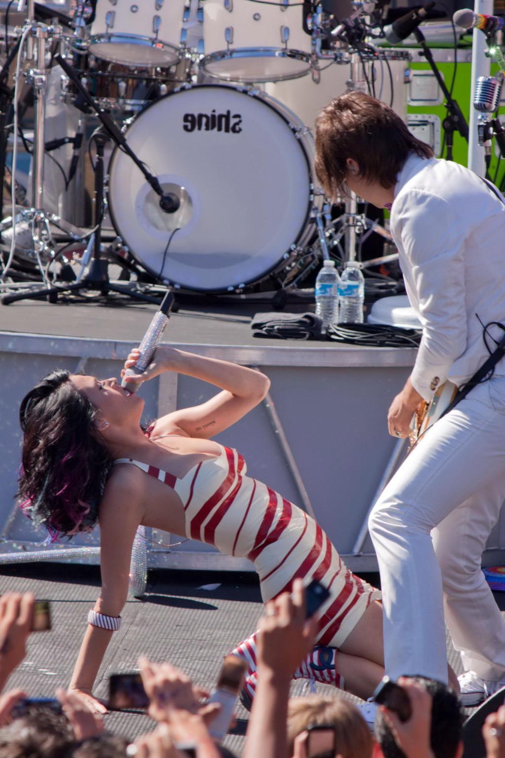 15P Katy Perry leggy  cleavy in latex dress performing at Dos Pueblos in Santa Barba