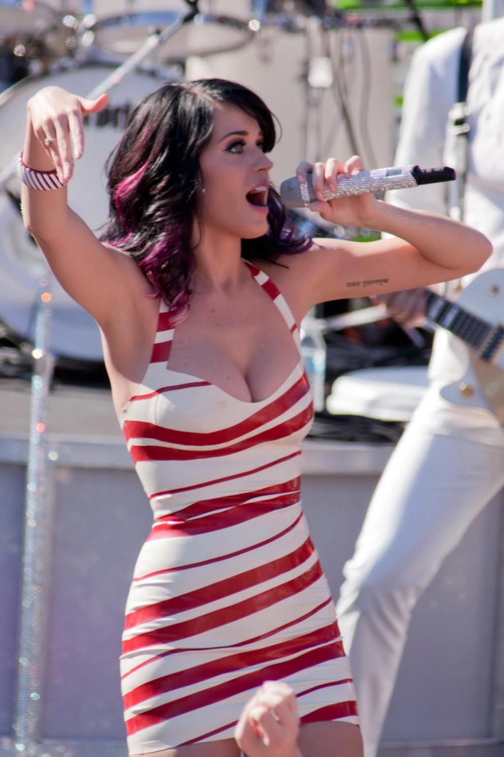 15P Katy Perry leggy  cleavy in latex dress performing at Dos Pueblos in Santa Barba