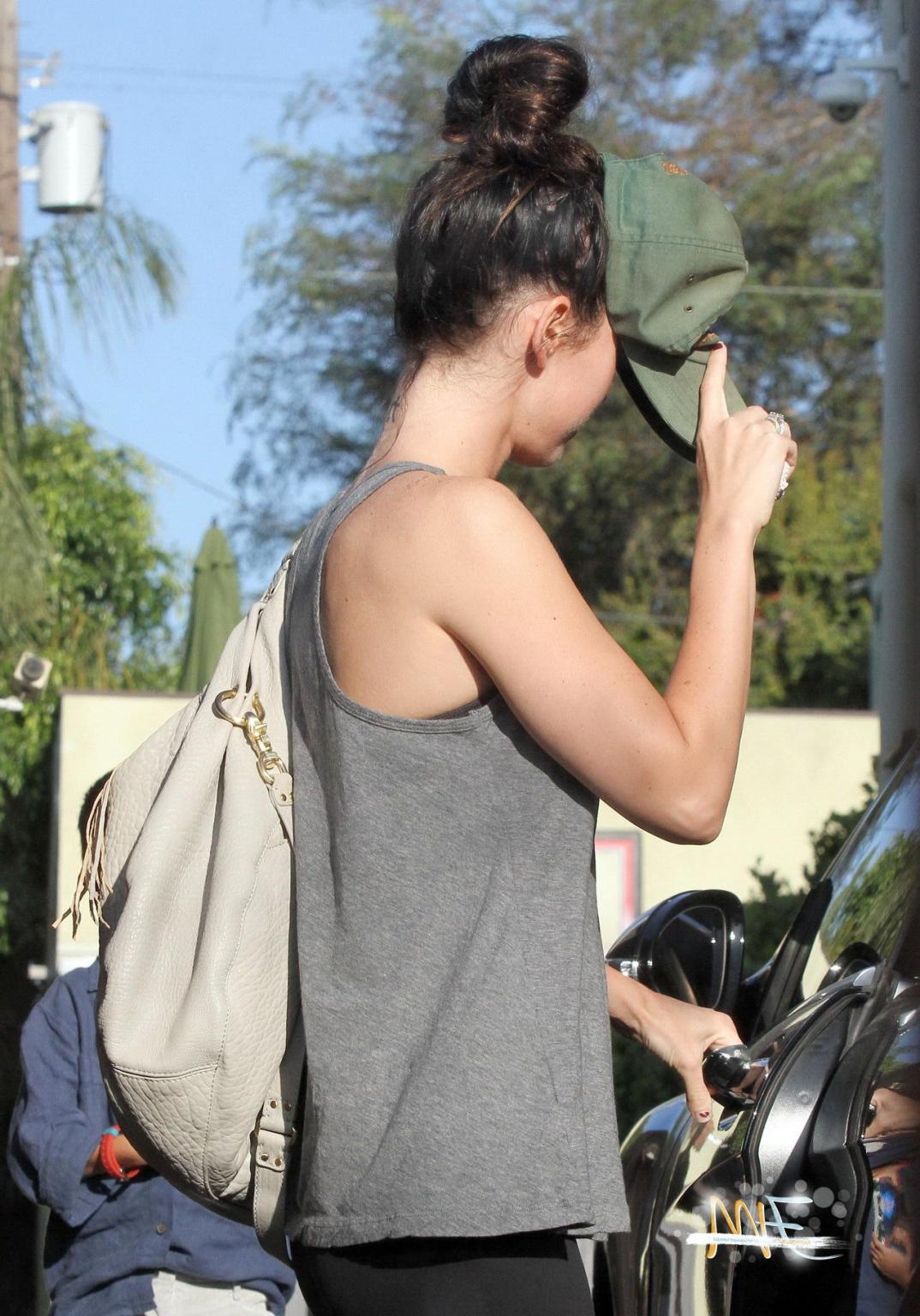 15P Megan Fox in tights shows off her perfect ass leaving the gym