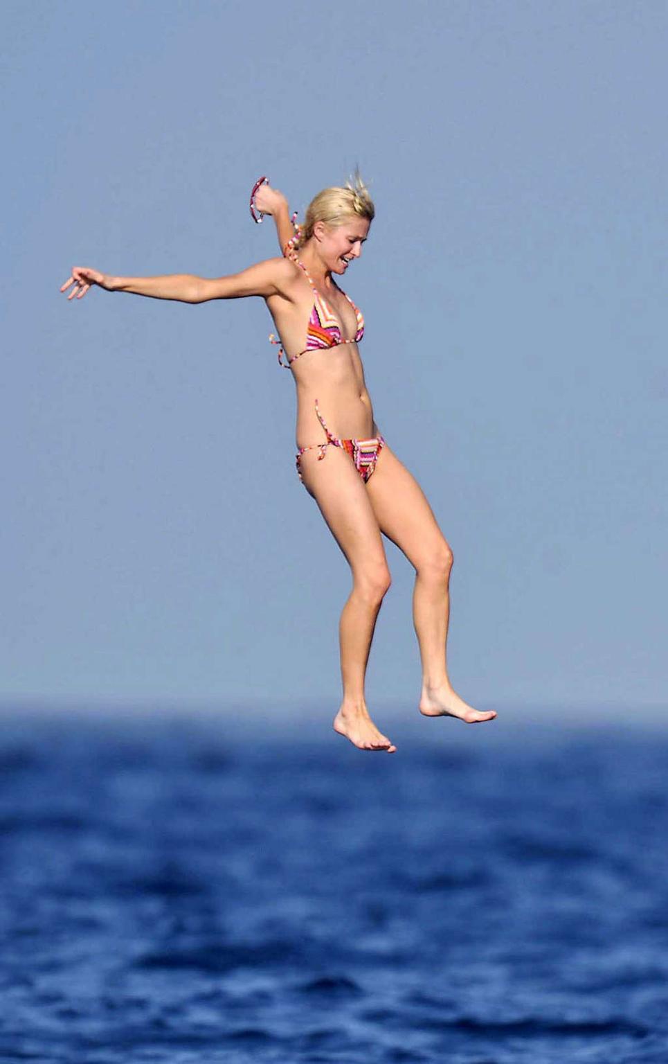 10P Paris Hilton jumping off the yacht in bikini and partying in nightclub paparazzi