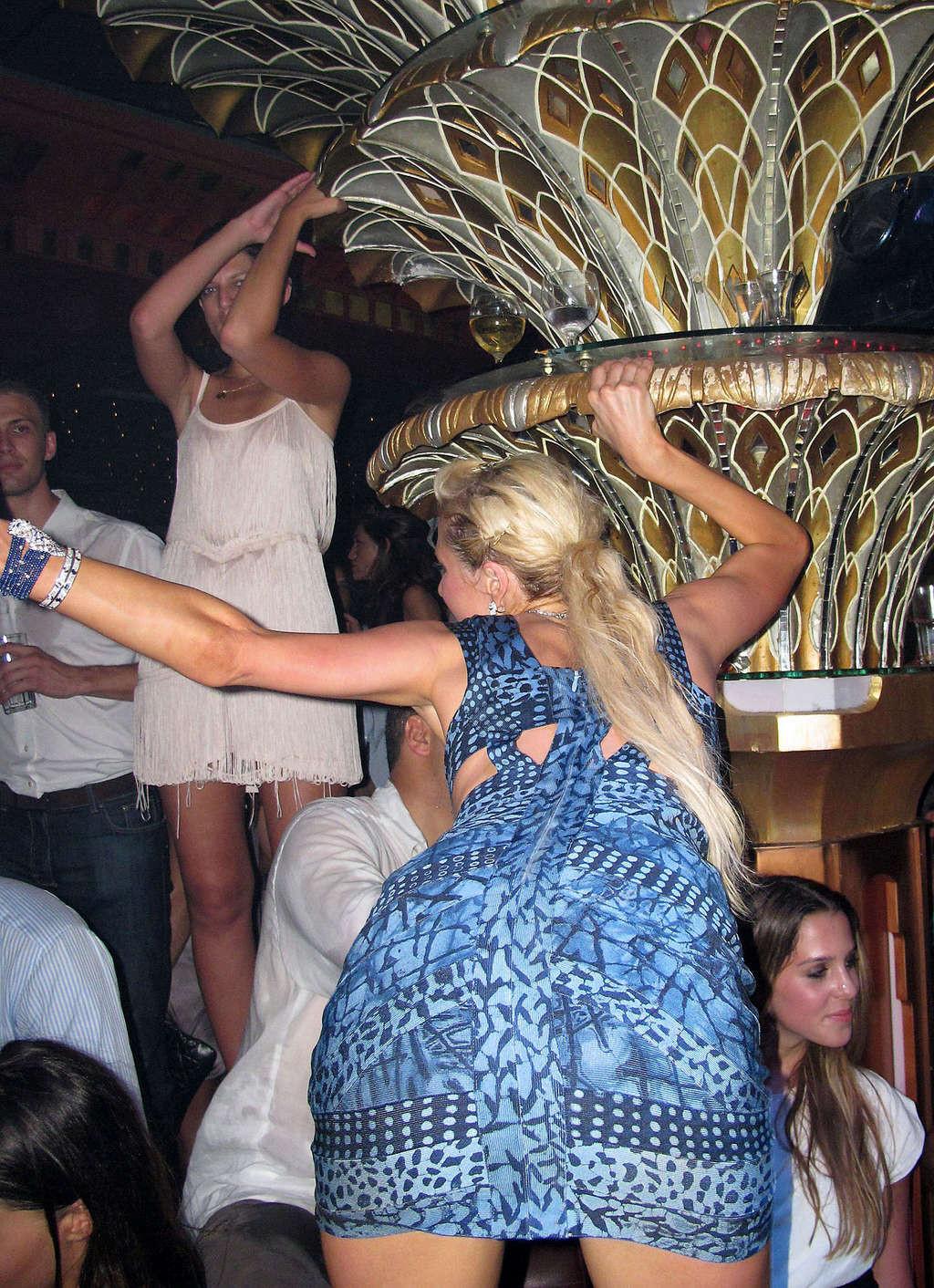 10P Paris Hilton jumping off the yacht in bikini and partying in nightclub paparazzi