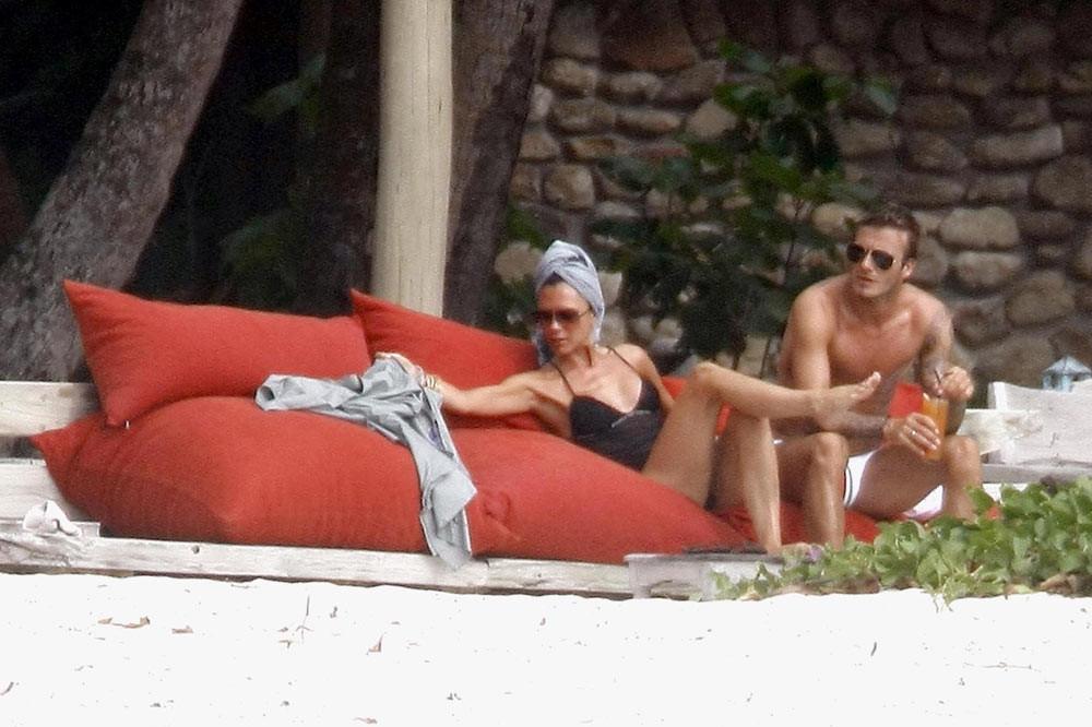 15P Victoria Beckham nipples are hard in black shirt