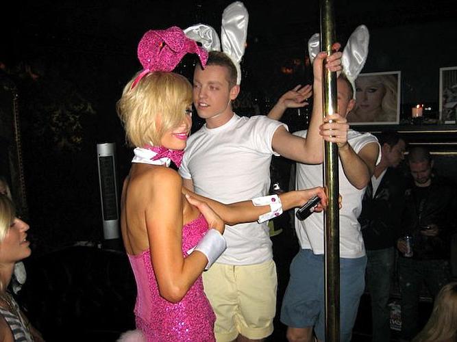 16P Paris Hilton looking sexy dressed liky bunny and showing her shaved pussy and he