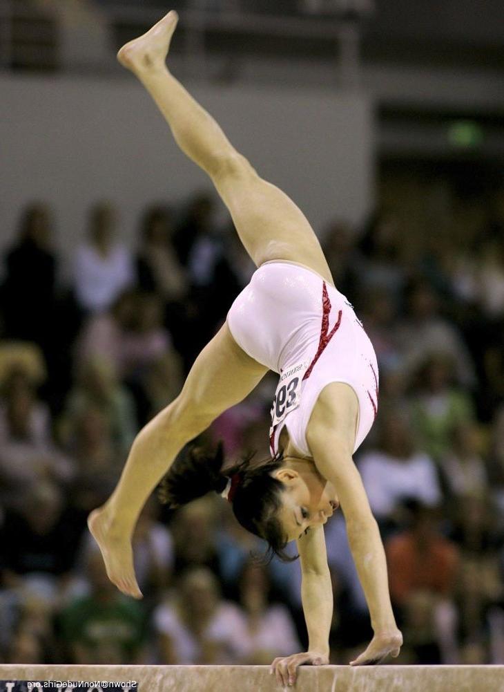 16P Gymnast spreading legs