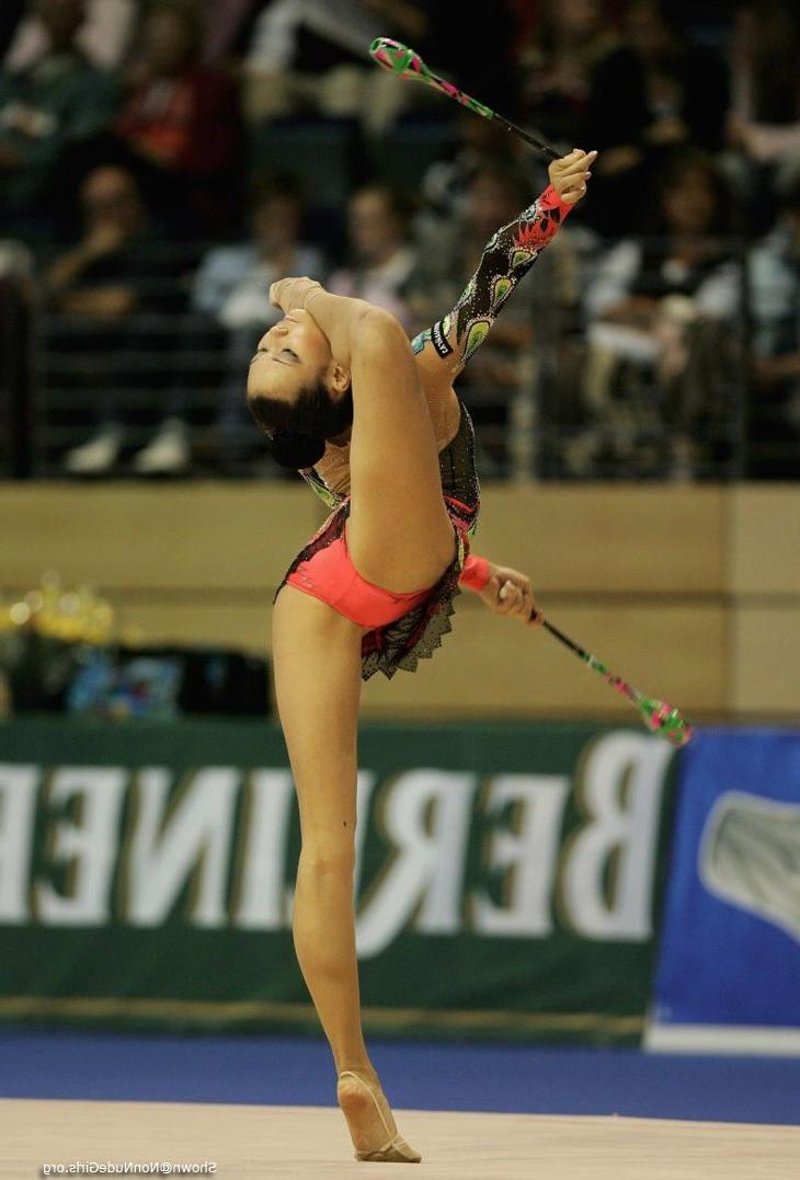 16P Gymnast spreading legs