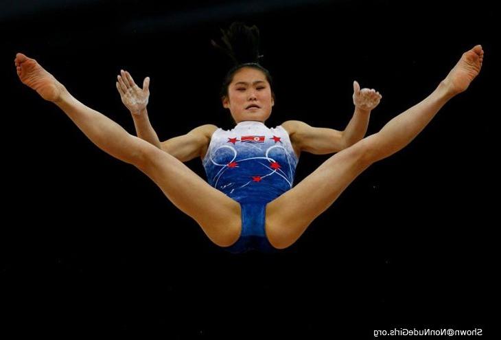 16P Gymnast spreading legs