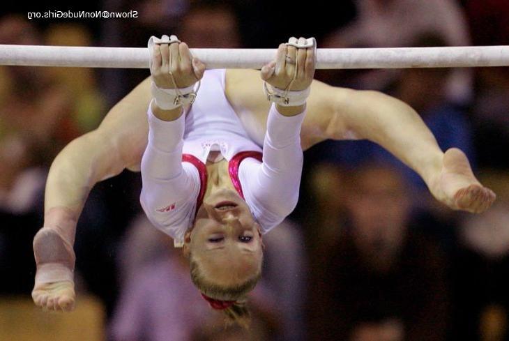16P Gymnast spreading legs