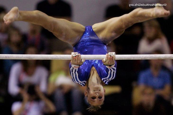 16P Gymnast spreading legs