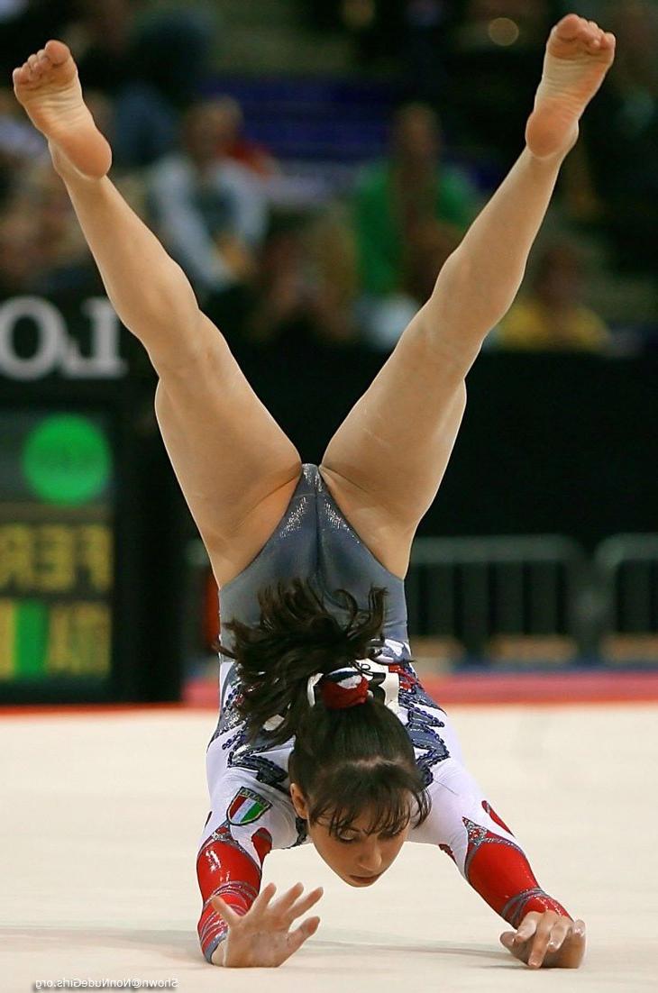 16P Gymnast spreading legs