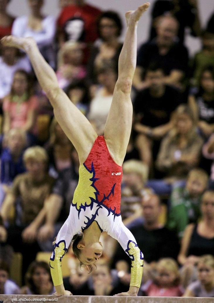 16P Gymnast spreading legs