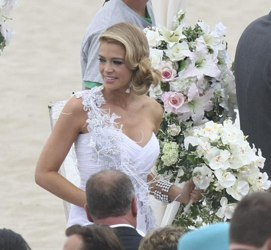 16P Denise Richards showing her big tits and posing in wedding dress