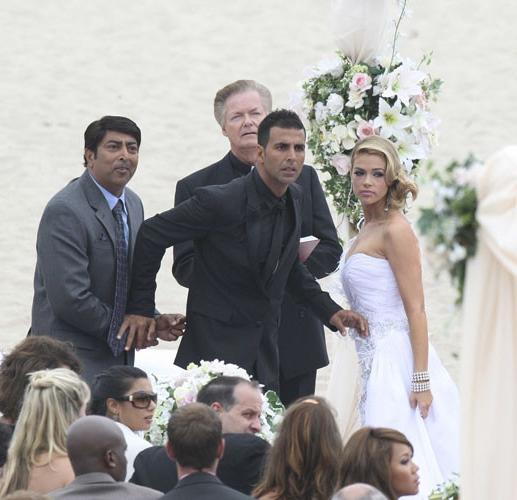 16P Denise Richards showing her big tits and posing in wedding dress
