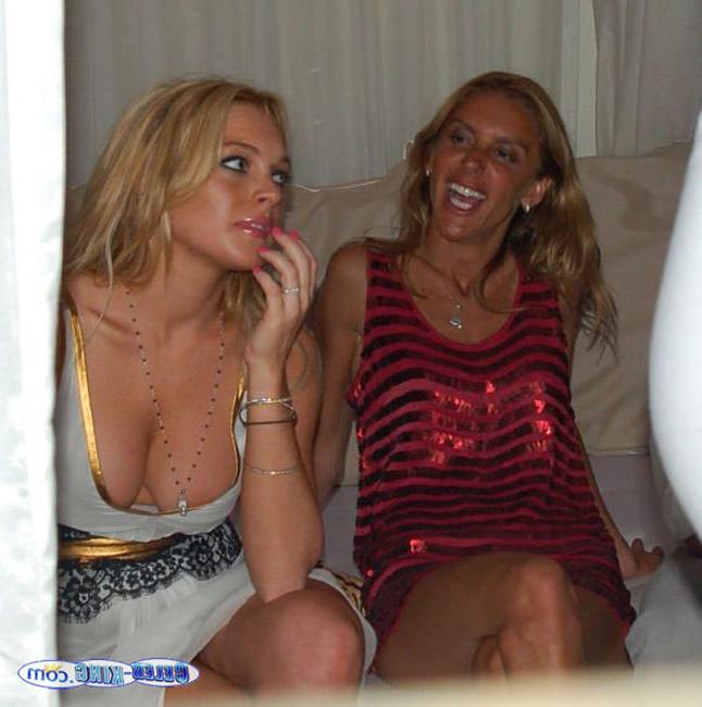 15P Scandal babe Lindsay Lohan sexy upskirt