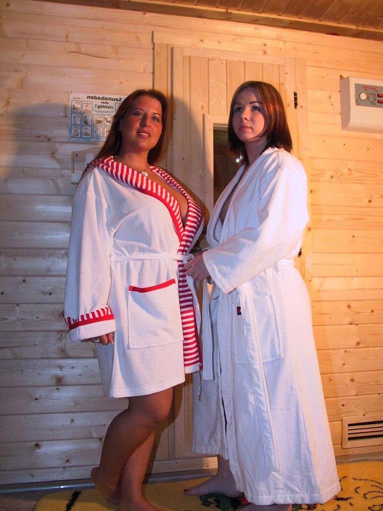 15P Two fat babes fucking in the sauna