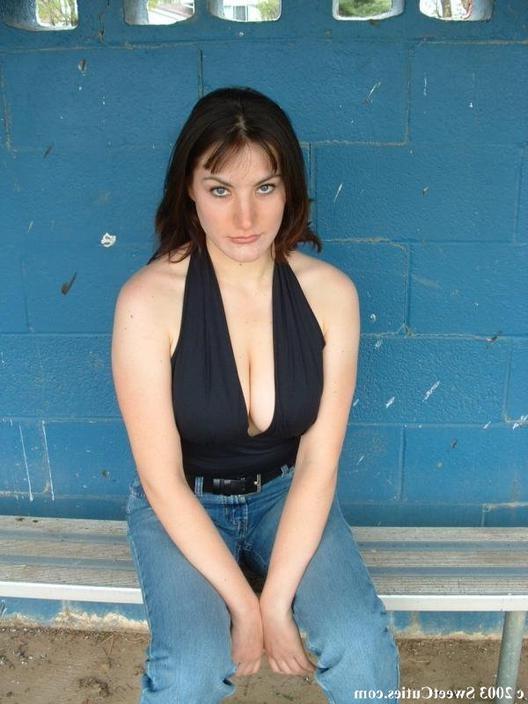 17P Twenty Year Old Angela Shows First Time Titties