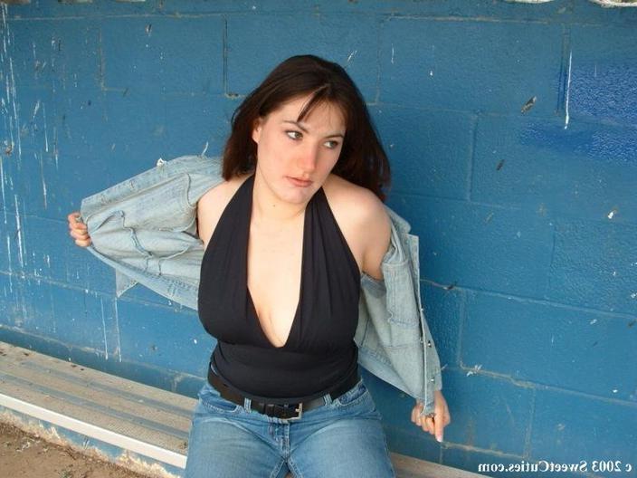 17P Twenty Year Old Angela Shows First Time Titties