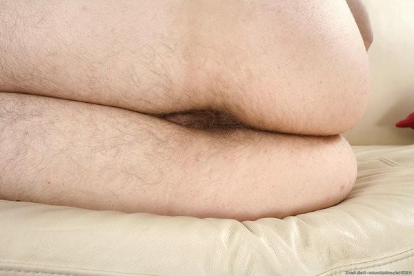 15P Doll shows off her very hairy natural package