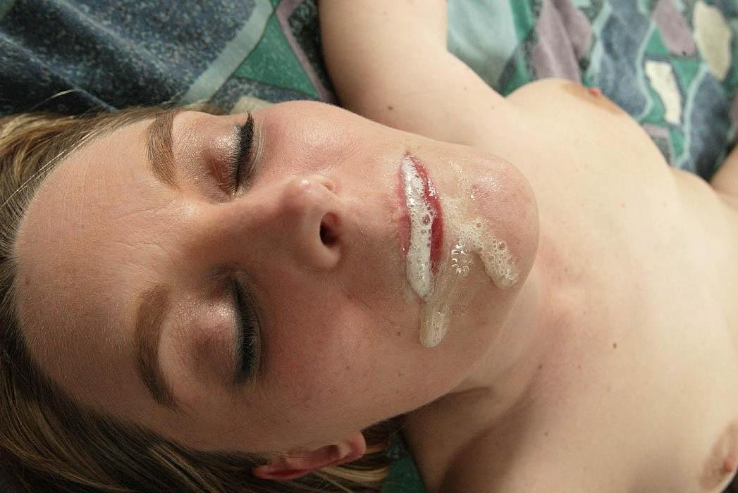 20P Hot blonde wet mouth and pussy splashed with cum