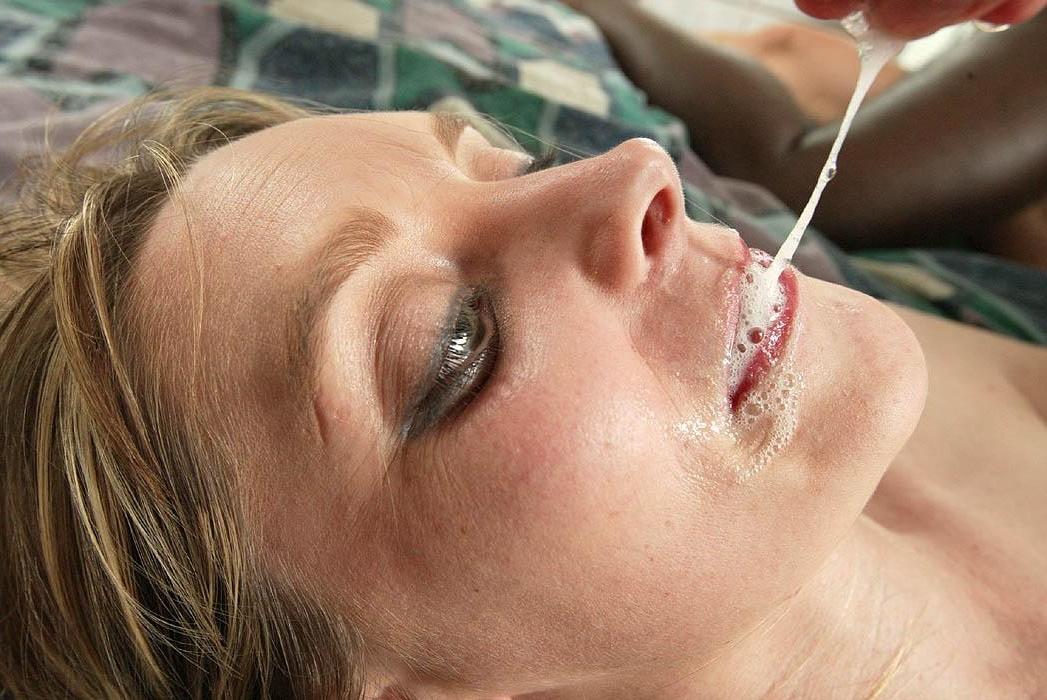 20P Hot blonde wet mouth and pussy splashed with cum