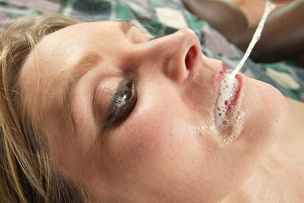 20P Hot blonde wet mouth and pussy splashed with cum