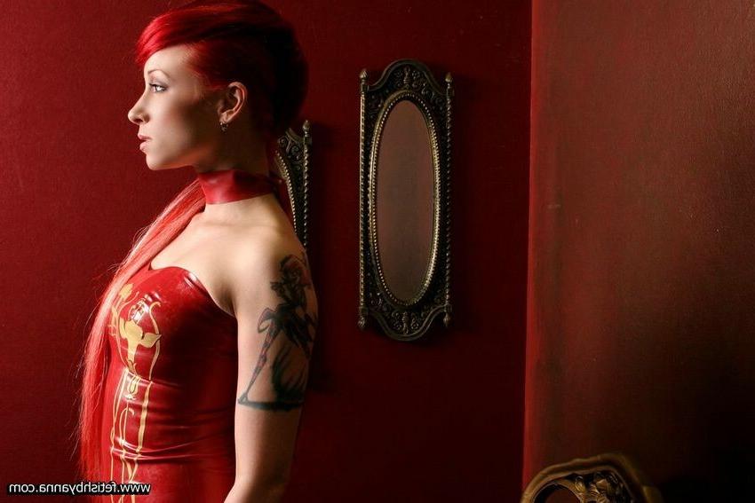 11P red latex fetishist