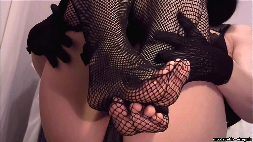17P Hot babe in black lingerie and fishnet toying