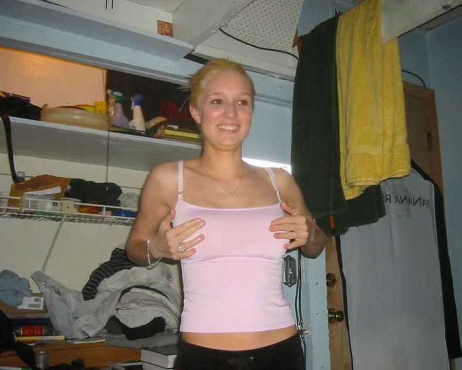 15P Pictures of a sexy chick in her bunny lingerie