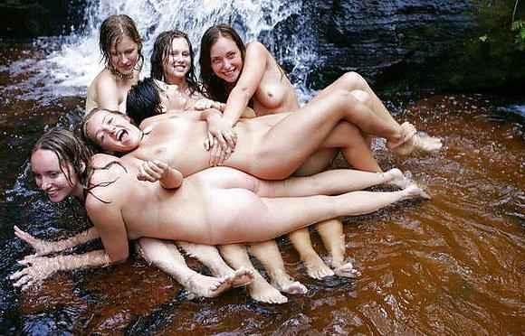 25P Girls in Groups 18