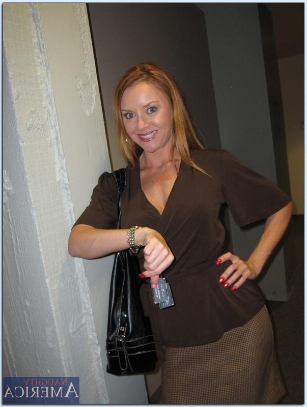 8P Janet Mason cum dumped on