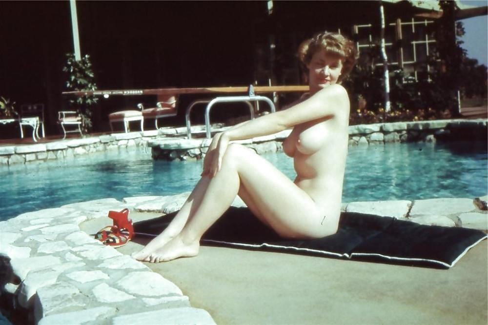25P Real Retro Hairy Housewife Photos