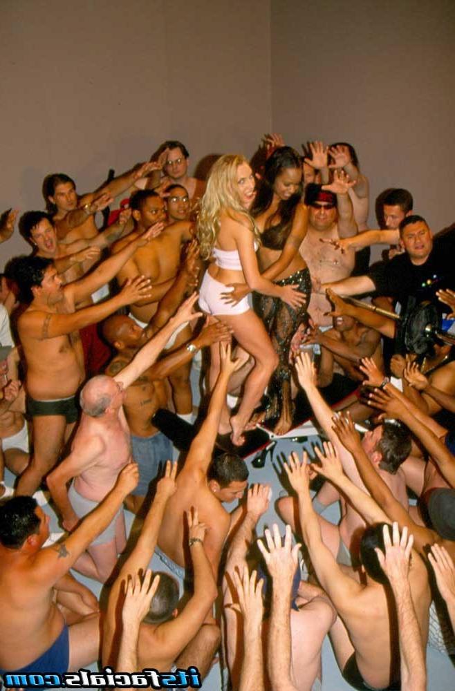 16P Chickes receiving very hot cum in the face