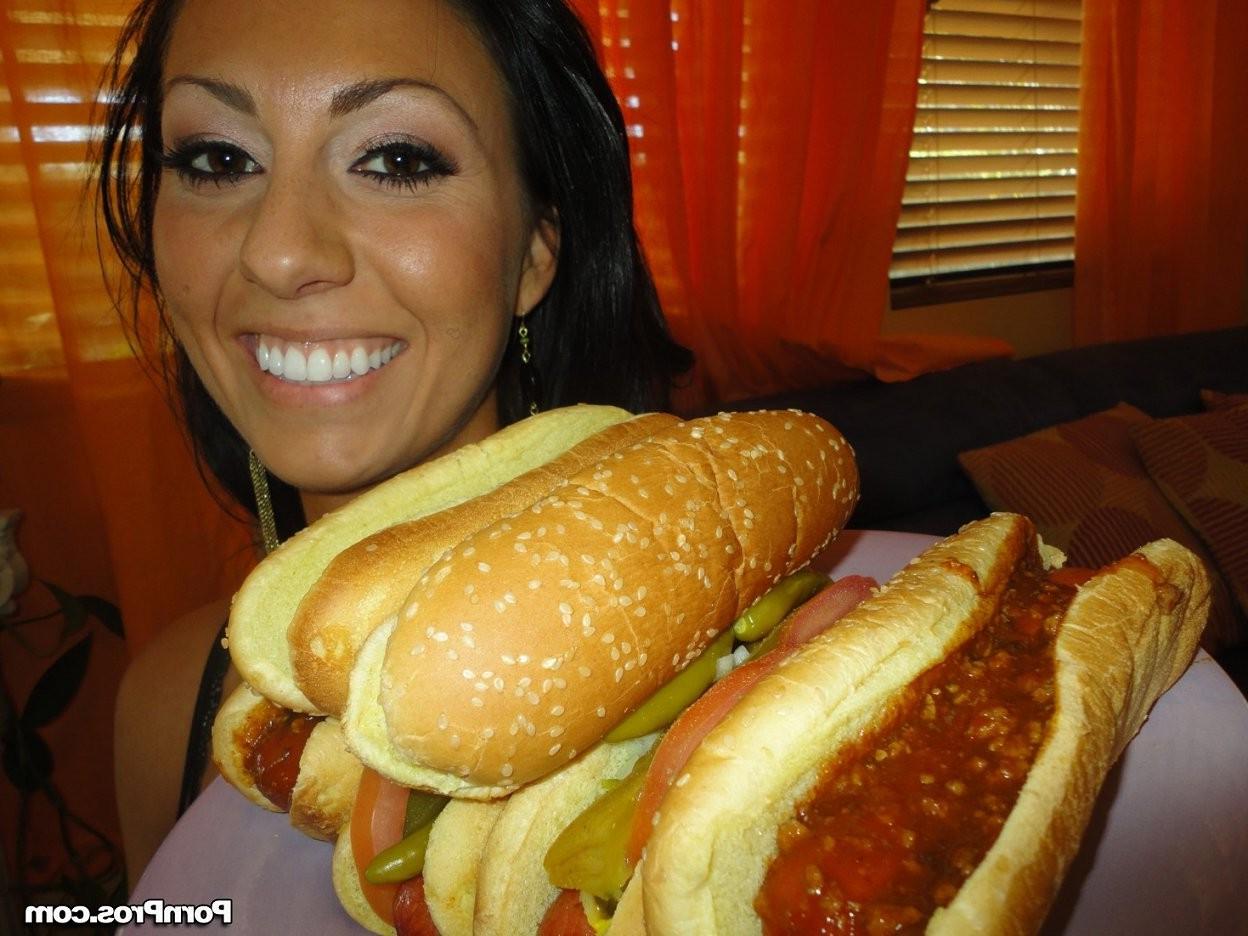 15P Tiffany Brooke munching some hard cockdog sandwich