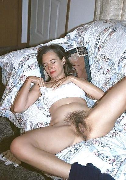 23P HAIRY MATURE HOUSEWIFE