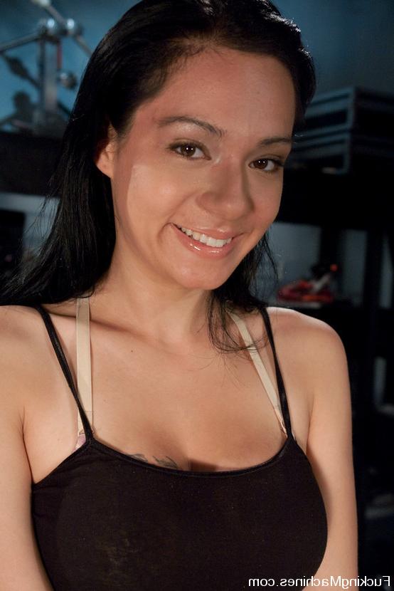 15P Hot amateur girl machine fucked for the fist time tries anal, swallows robot coc