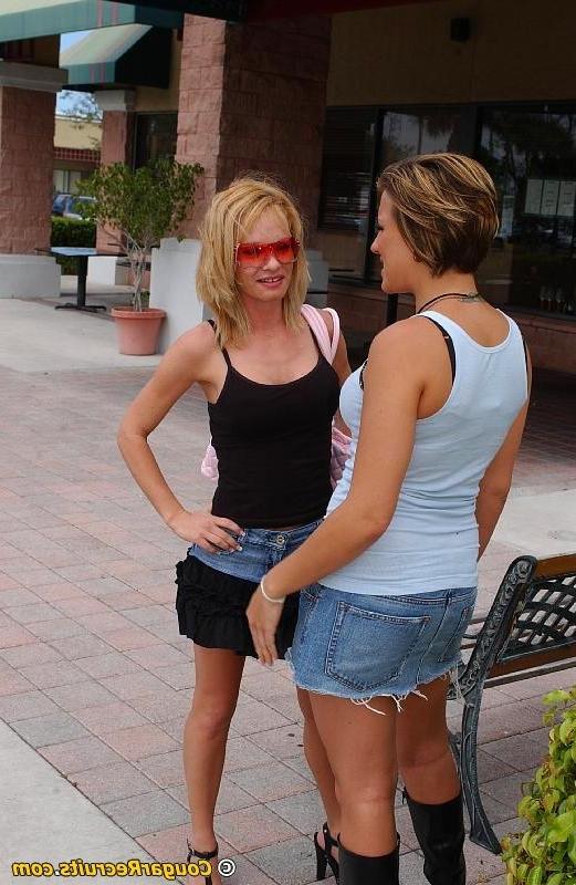 15P Young lesbian girl tasting mature pussy for first time