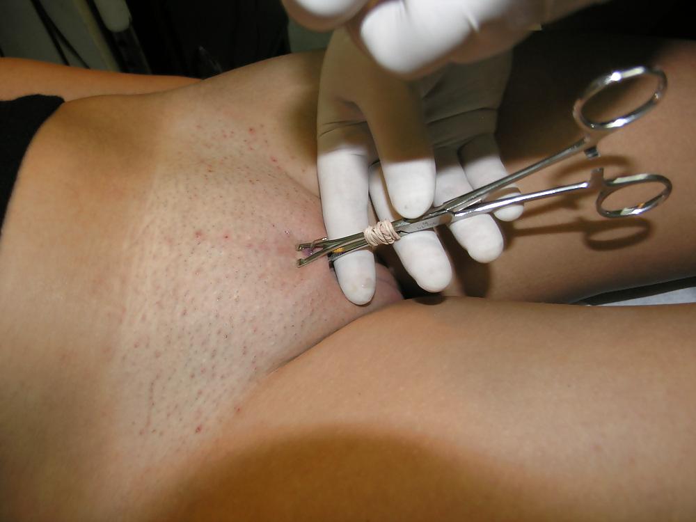 25P Bulgarian Female Genital Piercing