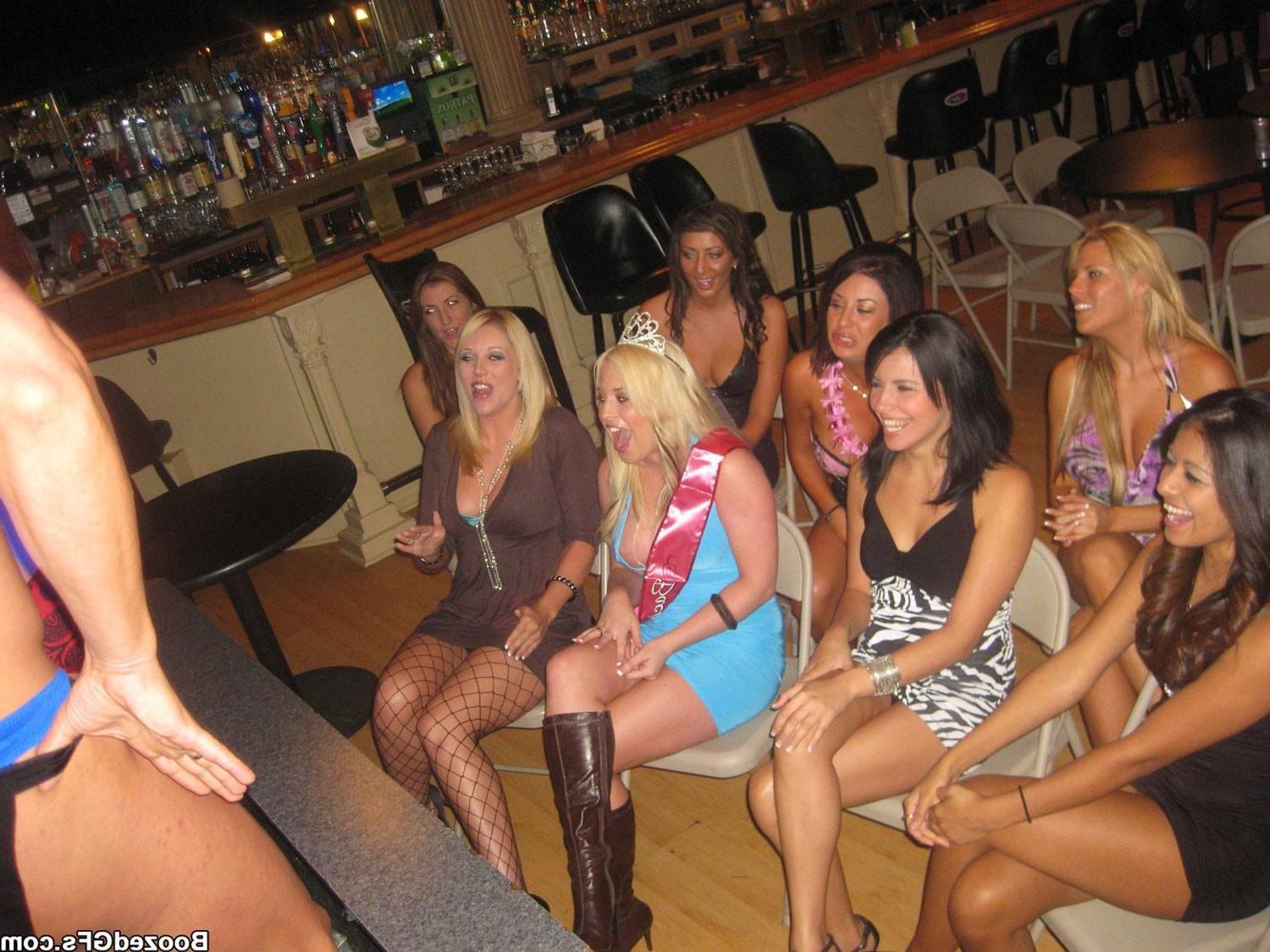 16P Hot bodied male strippers seduce babes in the private club