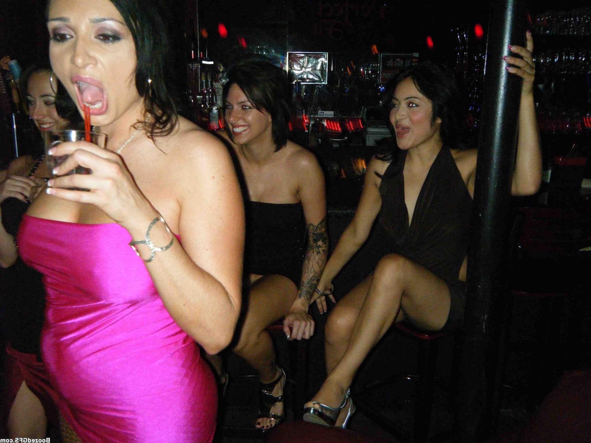 16P Hot bodied male strippers seduce babes in the private club
