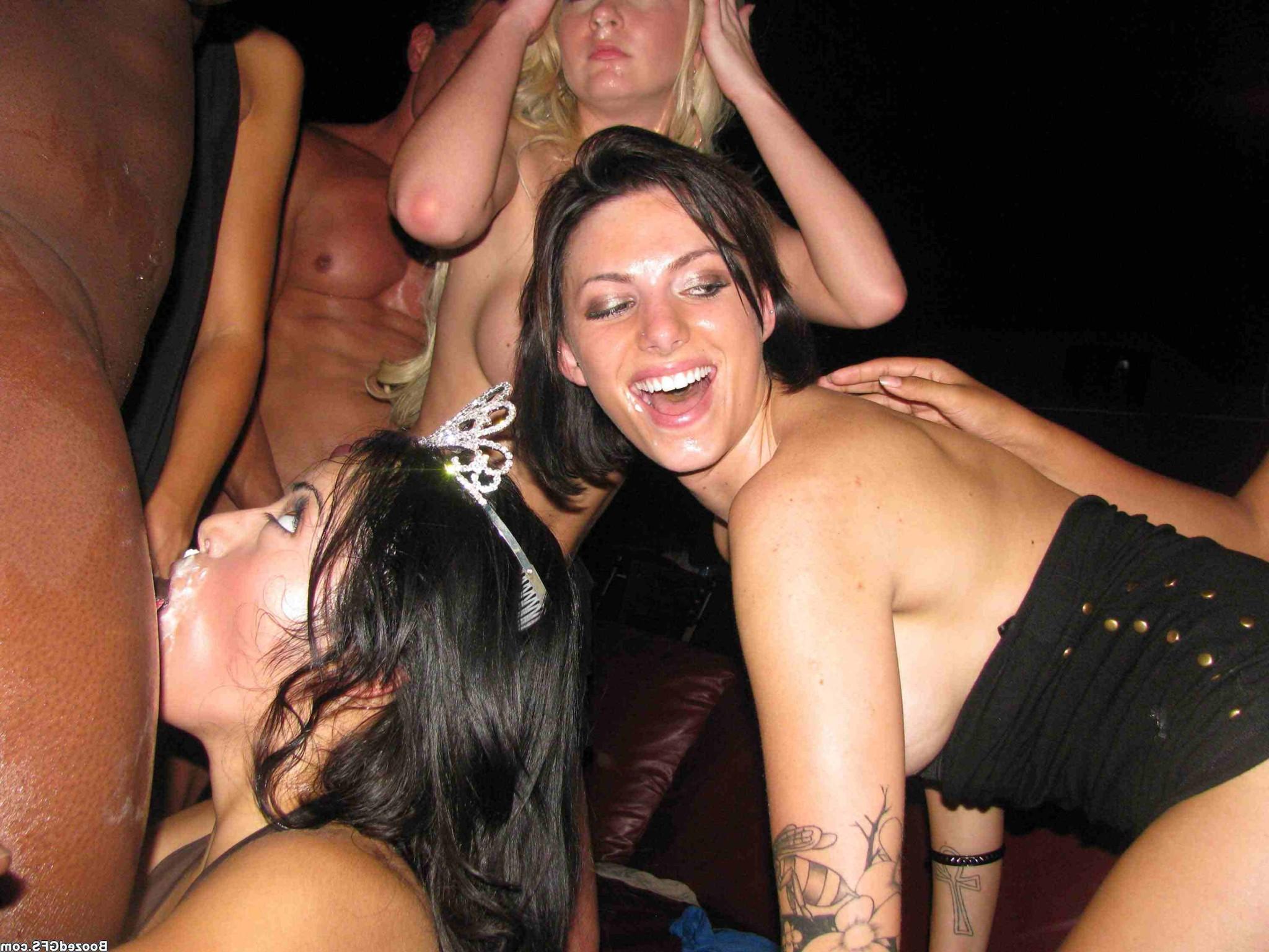 16P Hot bodied male strippers seduce babes in the private club